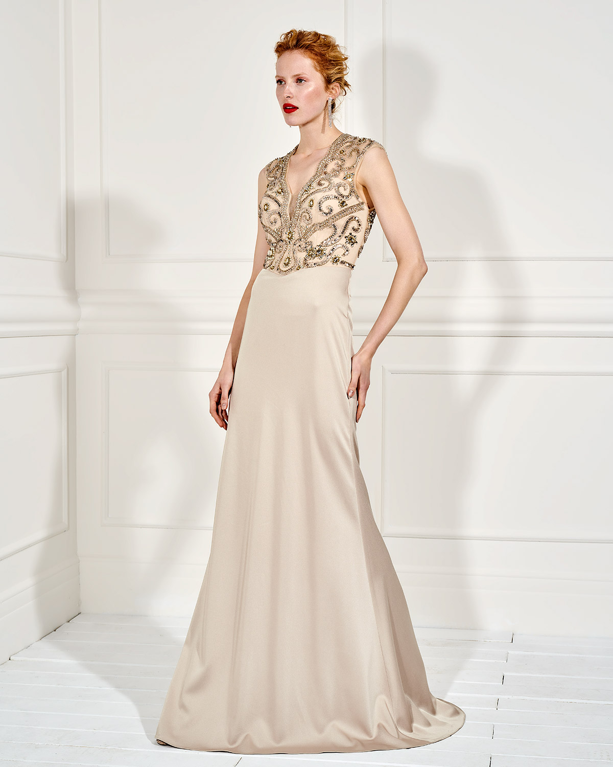 Evening Dresses / Long evening dress with beading on the bust and opening in the back