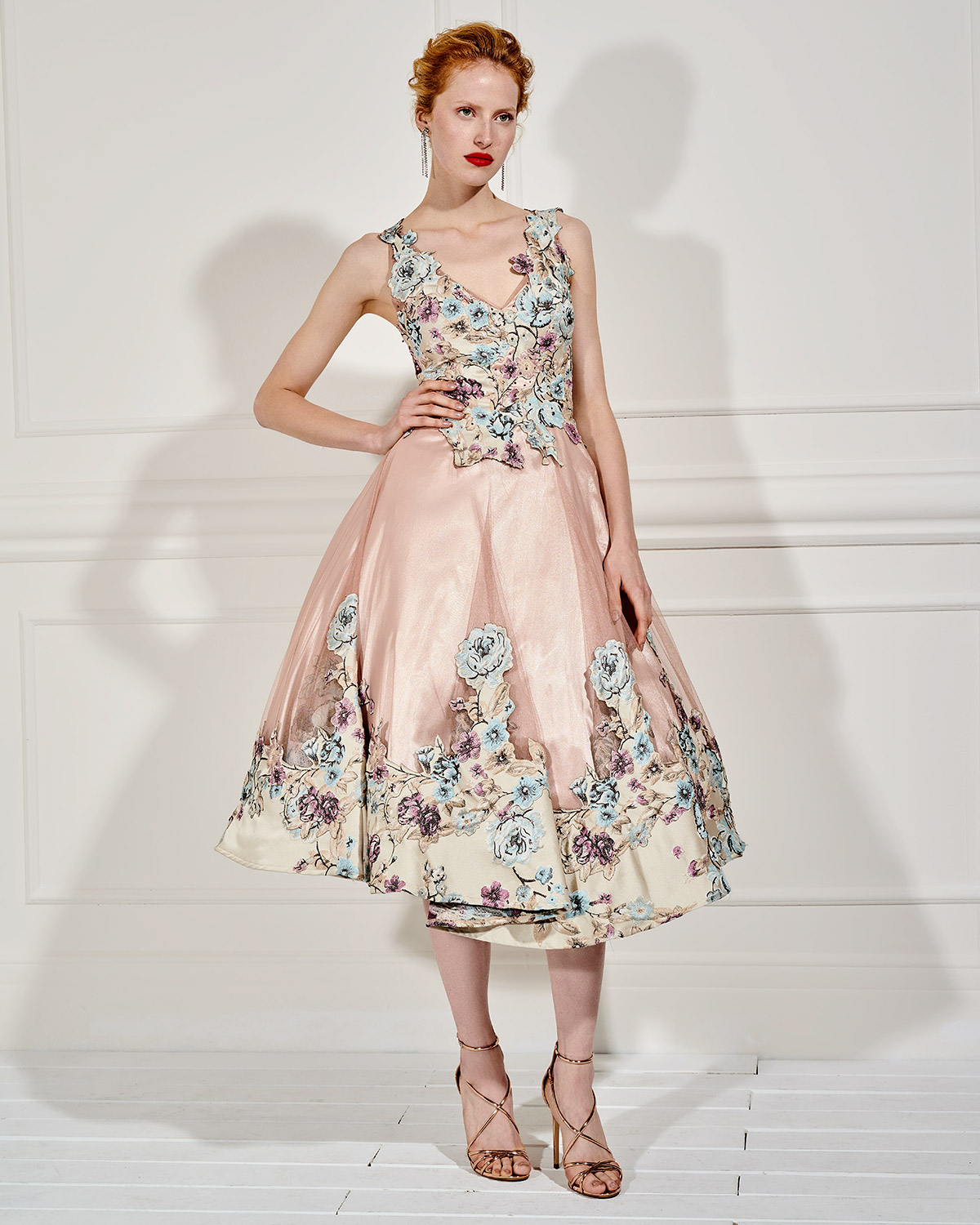 Вечерние платья / Βραδινό μακρύ φόρεμα από τούλι με απλικέ λουλούδια