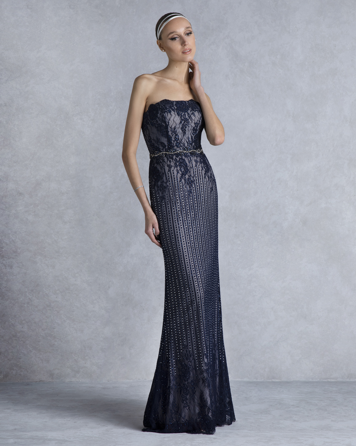 Evening Dresses / Long evening strapless dress with beading